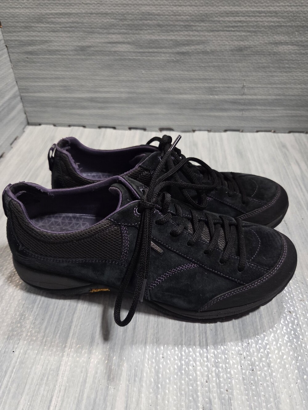 Dansko Women's Shoes Paisley Black Waterproof Vibram Sneaker Size EU 41